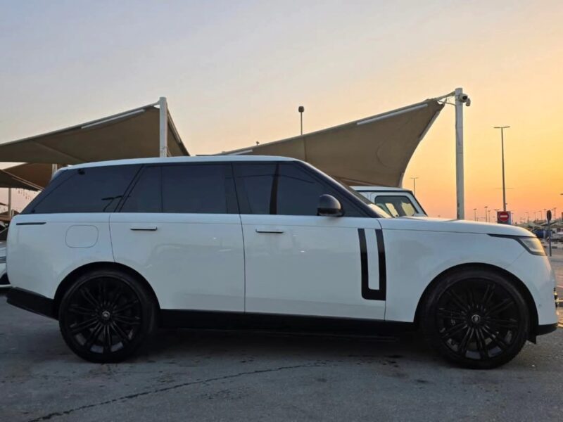 2023 Land Rover Range Rover Vogue 4.4 Litres V8 Supercharged White Tan SUV