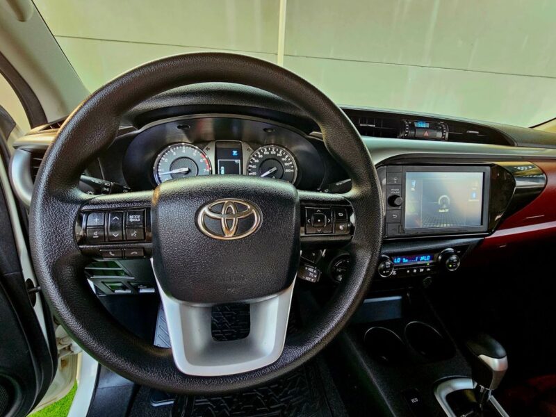 2022 Toyota Hilux SR5 4 Cylinder Petrol Engine White Red Pick Up Truck GCC Specs