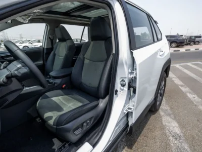 2025 Toyota RAV4 2.0L 4 Cylinders Petrol Engine 4WD White Black SUV CHINESE