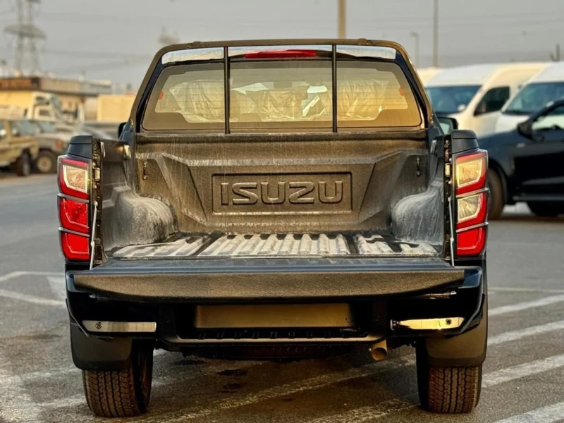 2025 Isuzu DMax 3.0L 4 Cylinders Engine Crew Cab 4WD GT Black Pick Up Truck GCC