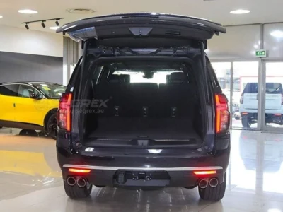 2023 Chevrolet Suburban High Country 6.2L 8 Cylinders Petrol AWD Grey Black SUV