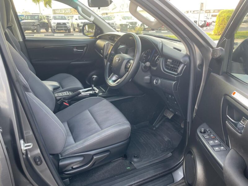 2022 Toyota Fortuner GXL 2.8-liter Four-Cylinder Turbo-Diesel Engine Grey SUV 4WD