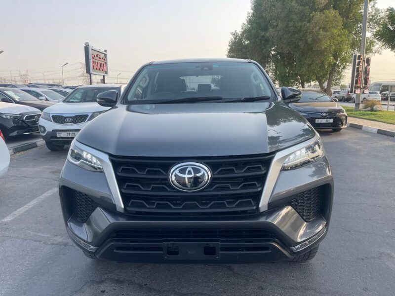 2022 Toyota Fortuner GXL 2.8-liter Four-Cylinder Turbo-Diesel Engine Grey SUV 4WD