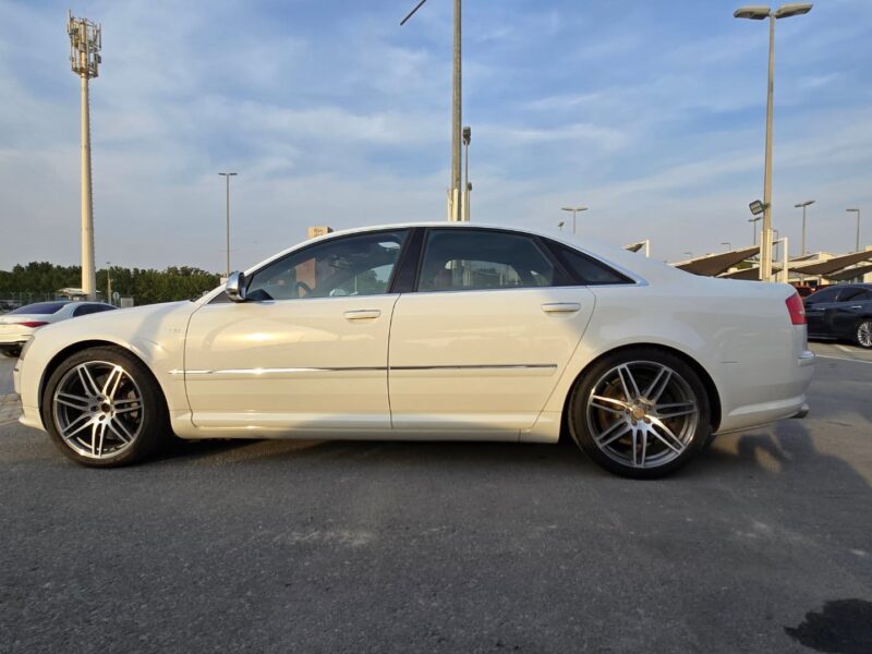 2009 Audi S8 5.2-liter V10 Petrol Engine White Brown Luxury Sports Sedan GCC Specs