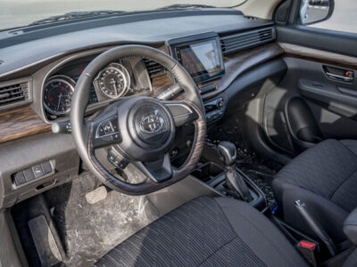 2024 Toyota Rumion 1.5-liter 4-cylinder Petrol Engine Gold Black MPV FWD