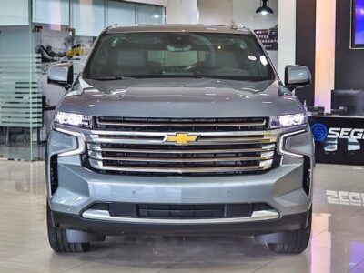 2023 Chevrolet Suburban High Country 6.2L 8 Cylinders Petrol AWD Silver Black SUV