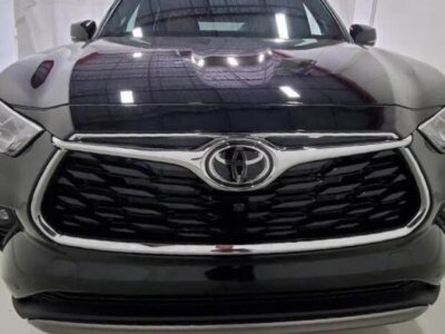 2023 Toyota Highlander Hybrid 2.5-liter 4 Cylinder Engine Black Tan SUV AWD