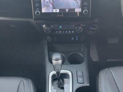 2023 Toyota Hilux SR5 Dual Cab 2.8L 4-cylinder Engine Diesel Automatic White Grey Pickup