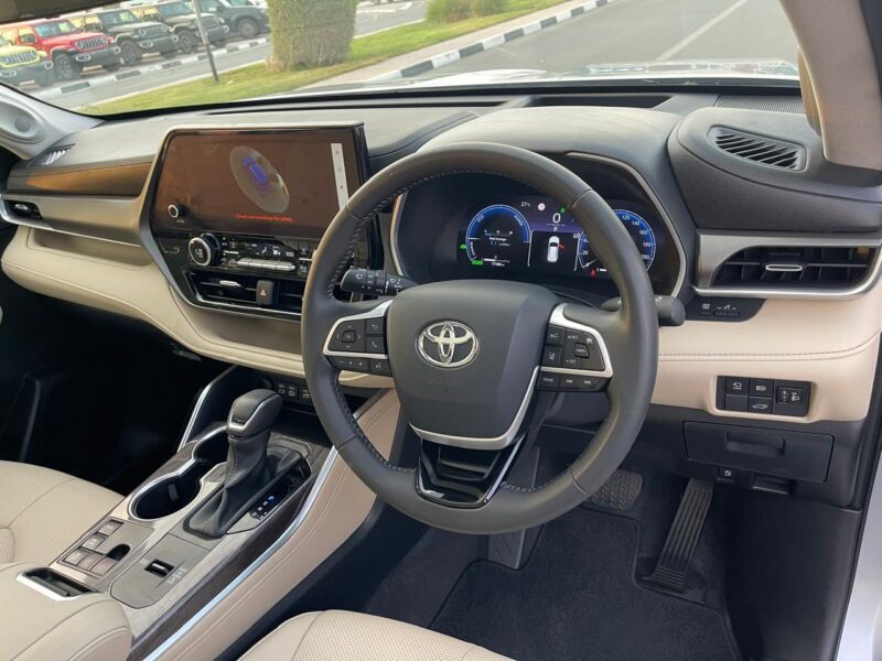 2023 Toyota Kluger Grande Hybrid 2.5L 2.5-liter 4 Cylinder Engine Silver Beige SUV