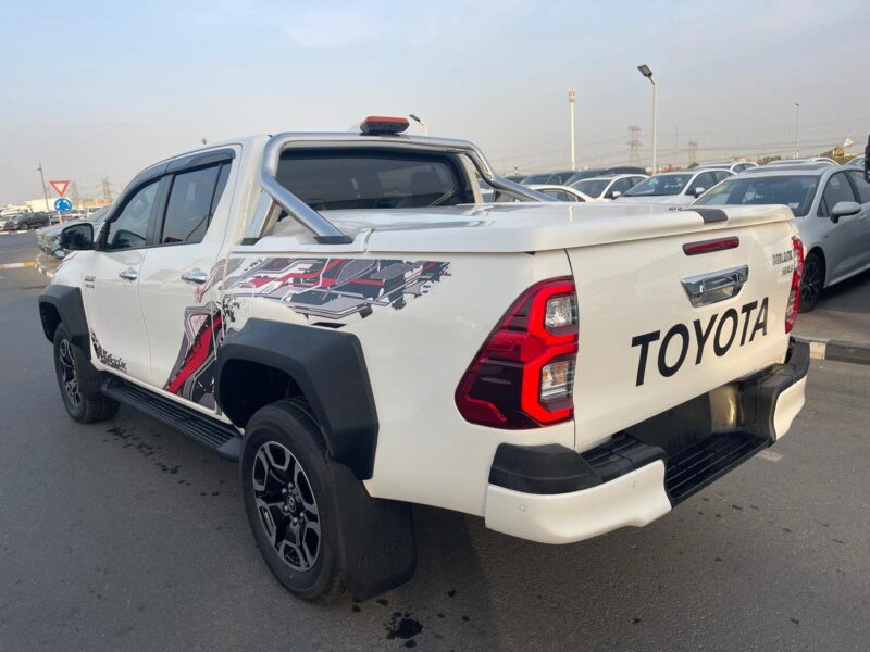 2023 Toyota Hilux SR5 Dual Cab 2.8L 4-cylinder Engine Diesel Automatic White Grey Pickup