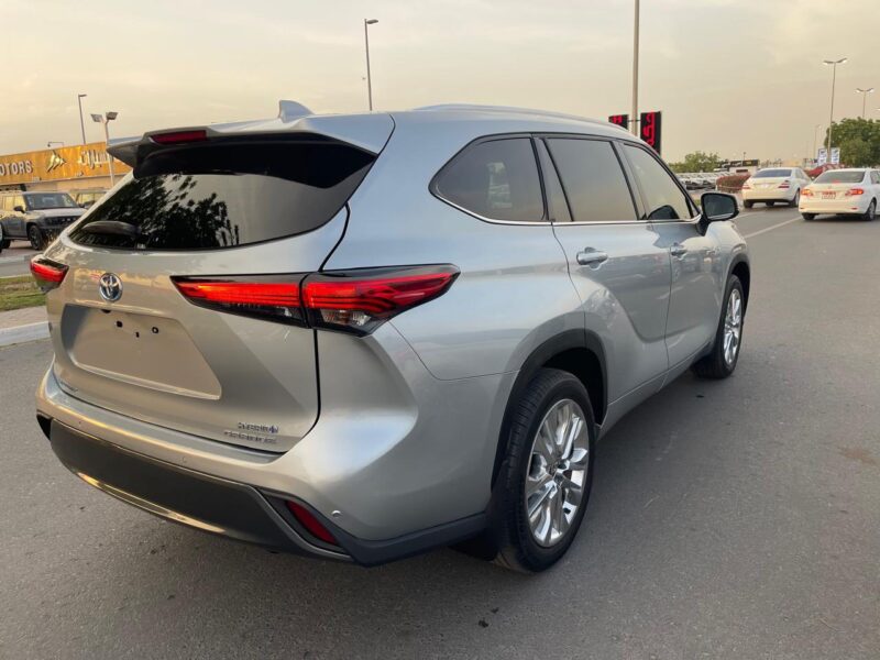 2023 Toyota Kluger Grande Hybrid 2.5L 2.5-liter 4 Cylinder Engine Silver Beige SUV