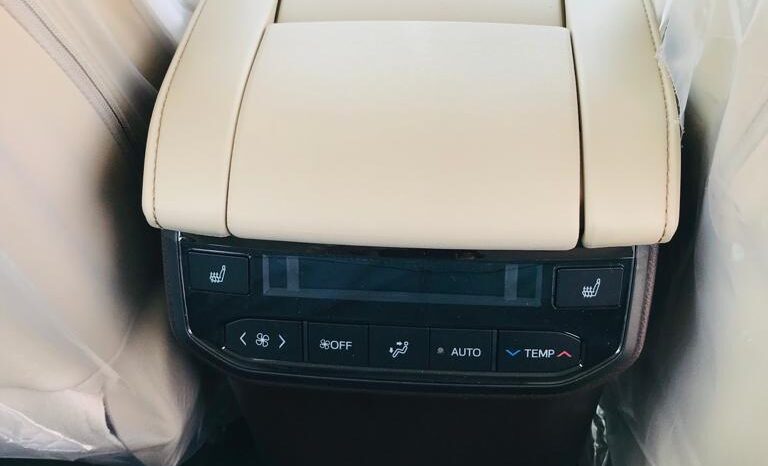2023 Toyota Highlander Hybrid 2.5-liter 4 Cylinder Engine White Beige SUV AWD