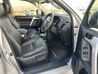2021 Toyota Land Cruiser Prado Kakadu 2.8-litre 4-cylinder Turbo Diesel Silver Black SUV