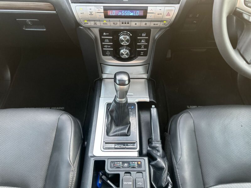 2021 Toyota Land Cruiser Prado Kakadu 2.8-litre 4-cylinder Turbo Diesel Silver Black SUV