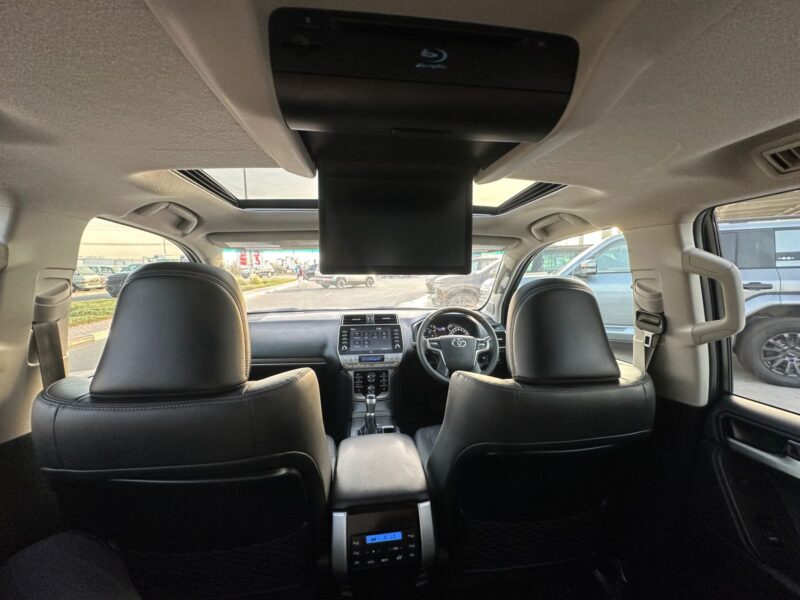 2021 Toyota Land Cruiser Prado Kakadu 2.8-litre 4-cylinder Turbo Diesel Silver Black SUV