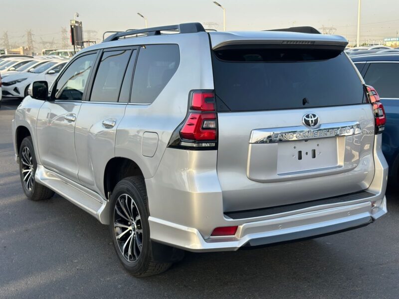 2021 Toyota Land Cruiser Prado Kakadu 2.8-litre 4-cylinder Turbo Diesel Silver Black SUV