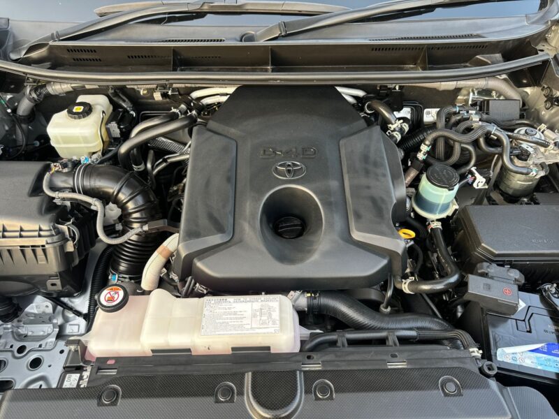 2021 Toyota Land Cruiser Prado Kakadu 2.8-litre 4-cylinder Turbo Diesel Silver Black SUV