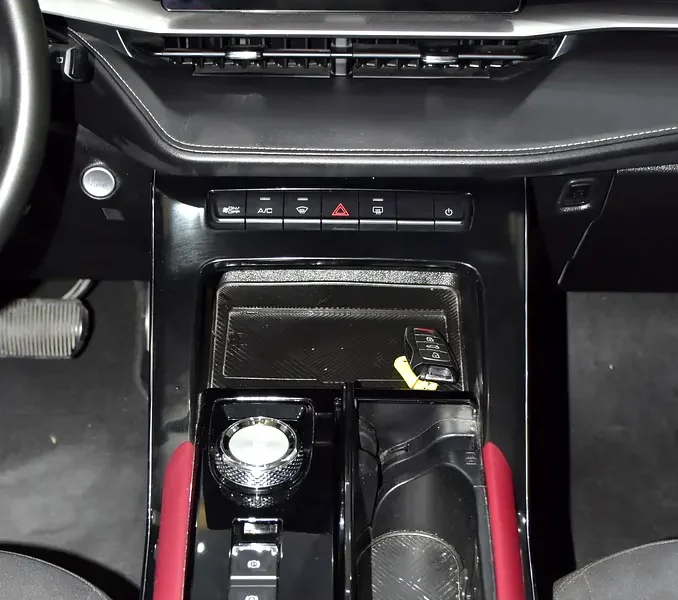 2023 Haval H6 Medium 4 Cylinders Petrol Engine White Black SUV GCC Specs