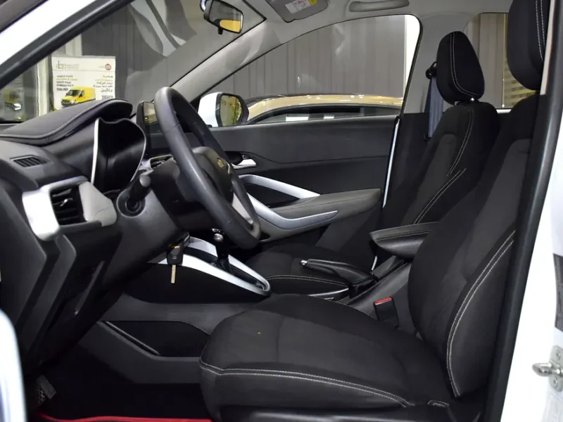 2025 Chevrolet Groove LT 4 Cylinders Petrol Engine White Black Crossover GCC Specs