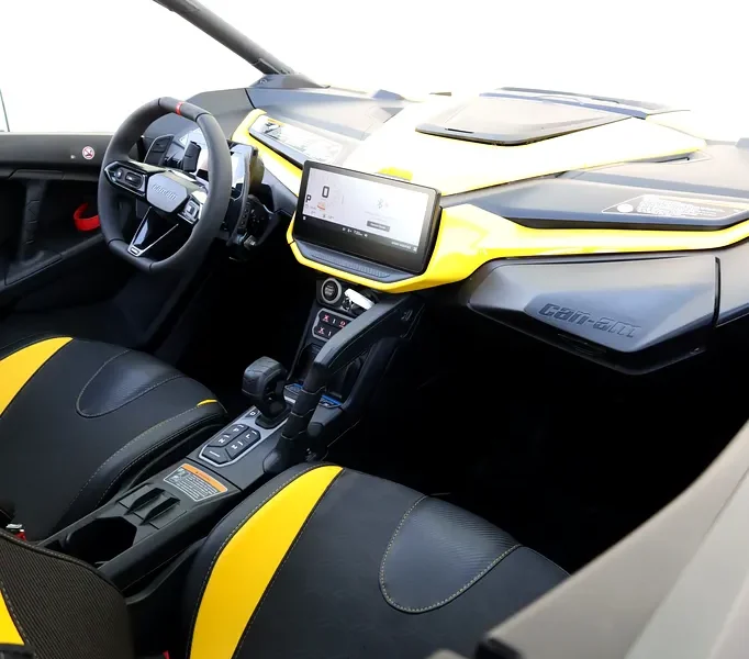 2026 Can-am Maverick MAX 3 Cylinders Petrol Engine Yellow Black CARBON PACKAGE