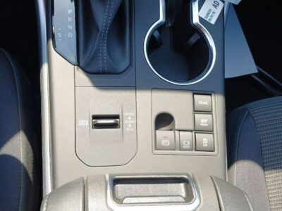 2024 Toyota Highlander GLE 2.5L 4 Cylinders Hybrid Engine Grey Black SUV GCC Specs