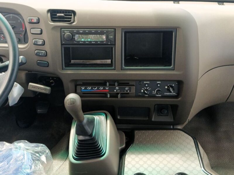 2026 Mitsubishi Rosa 4.2L 6 Cylinder Diesel Engine 33-Seater White Blue Bus GCC Specs