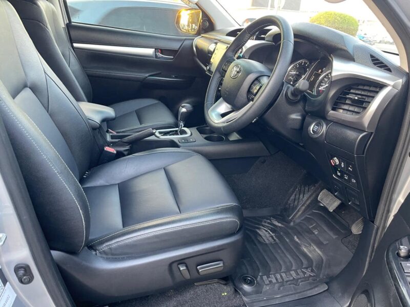 2022 Toyota Hilux 2.8L Diesel Automatic SR5 Double Cab 4 Cylinders Engine Grey Black