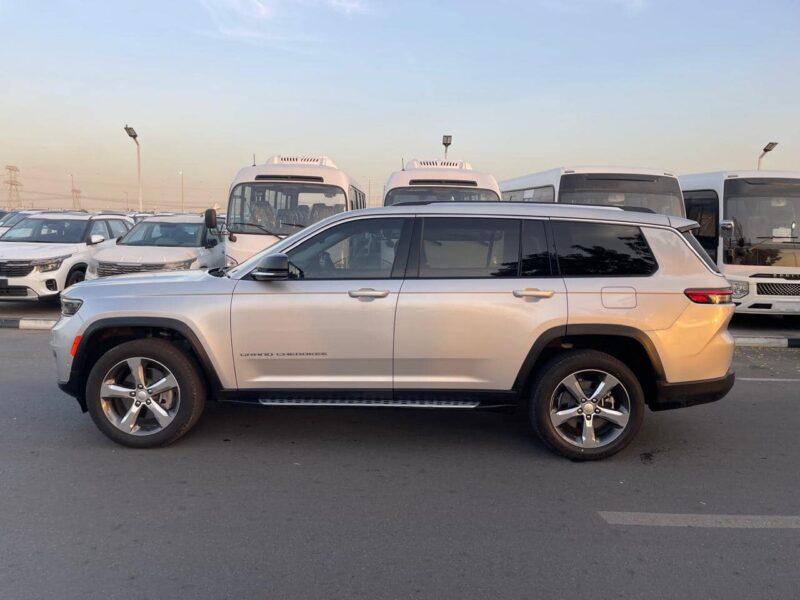 2022 Jeep Grand Cherokee L Limited 4x4 3.6-liter V6 Petrol Engine Silver Black SUV
