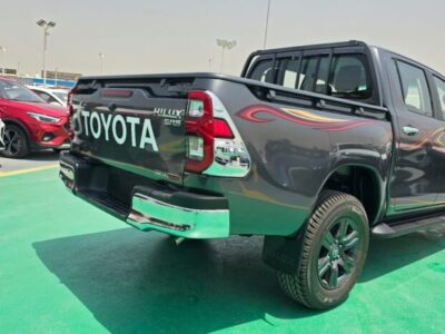 2024 Toyota Hilux 2.4 Litre Diesel 4-cylinder Engine Grey Black Pick-Up Truck 4WD