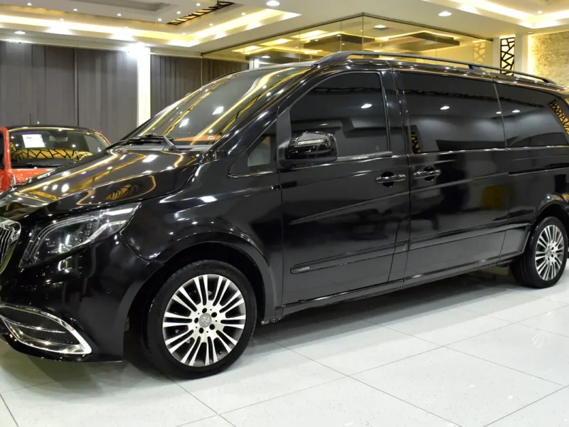 2014 Mercedes-Benz Viano Trend 6 Cylinder Petrol Engine Black Orange Van GCC Specs