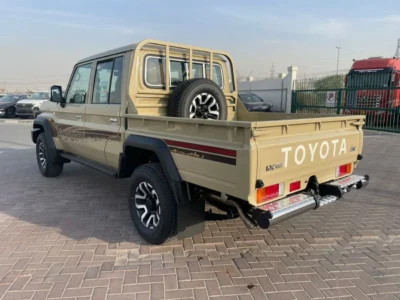2026 TOYOTA LANDCRUISER PICKUP DOUBLE CABIN 4.0L 6 Cylinders Beige Brown Pickup
