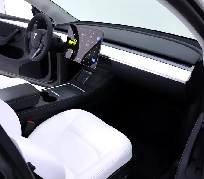2024 Tesla Model Y Standard Electric Vehicle Grey White SUV 450 - 550 KM Range