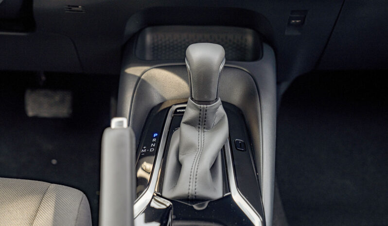2024 Toyota Corolla 2.0 Litres Inline 4-cylinder Petrol Engine White Black Sedan FWD