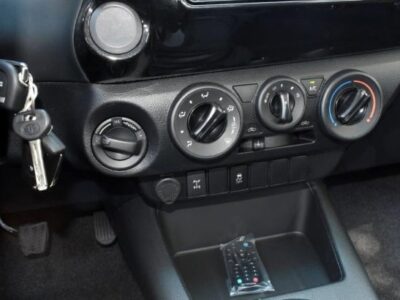 2022 Toyota Hilux 2.4L 4 Cylinder Diesel Engine MID Option Silver Black Pickup Truck