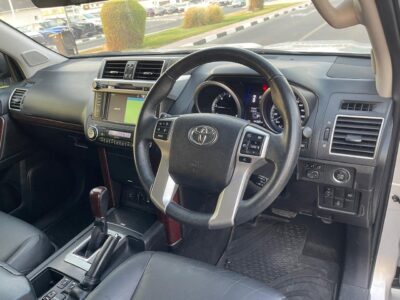 2017 Toyota Landcruiser Prado Altitude 2.8-liter 4-cylinder Turbodiesel Silver Black SUV