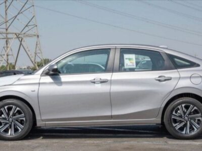 2023 Toyota Yaris 1.5 Litres 4 Cylinders Petrol Engine Silver Beige Sedan FWD