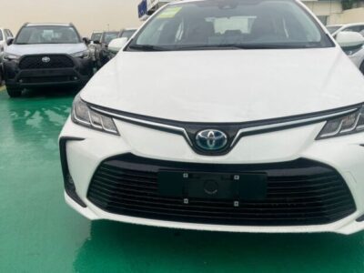 2024 Toyota Corolla 1.8 Litres Hybrid 4-cylinder Engine White Red Sedan AWD
