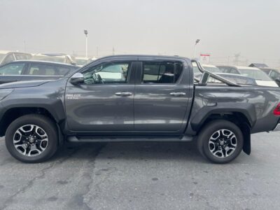 2023 Toyota Hilux SR5 2.8-litre turbocharged 4-cylinder Diesel Engine Grey Black Pickup