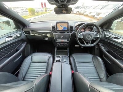 2019 Mercedes-Benz GLE 350d 4MATIC 2.9-liter Turbocharged Diesel V6 White Black SUV