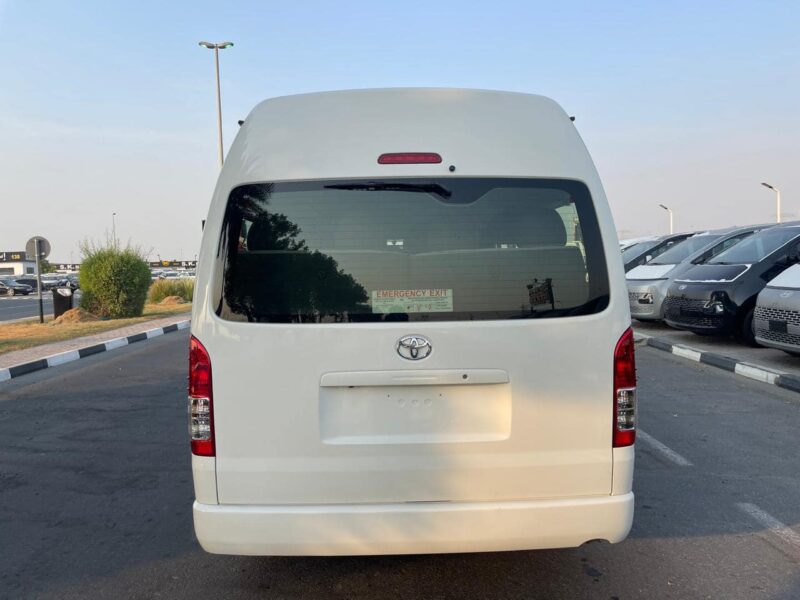2018 Toyota HiAce Commuter SLWB 3.0 Litre 4 Cylinders Diesel Engine White Grey Van