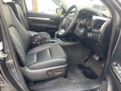2023 Toyota Hilux SR5 2.8-litre turbocharged 4-cylinder Diesel Engine Grey Black Pickup