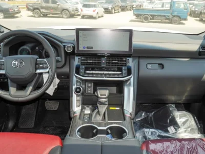 2025 Toyota Land Cruiser VXR 3.5L 6 Cylinder TWIN TURBO White Red SUV GCC Specs