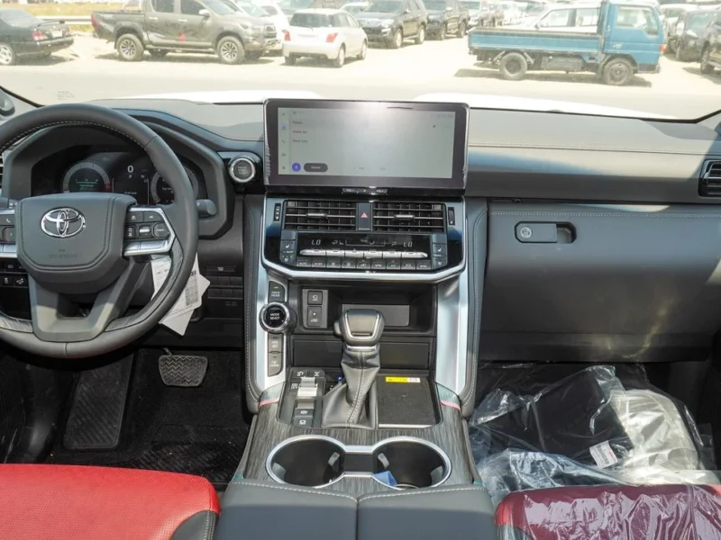 2025 Toyota Land Cruiser VXR 3.5L 6 Cylinder TWIN TURBO White Red SUV GCC Specs
