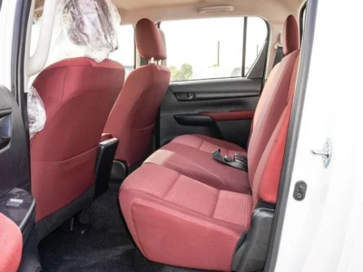 2025 Toyota Hilux DLX 2.7L 4 Cylinder Petrol Engine 4WD AT White Red Pickup Truck GCC