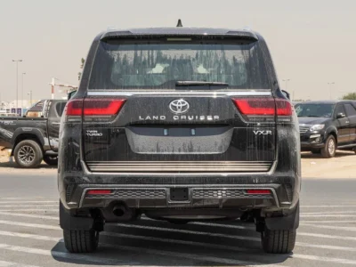 2025 Toyota Land Cruiser VXR 3.5L 6 Cylinder TWIN TURBO Black Red SUV GCC Specs