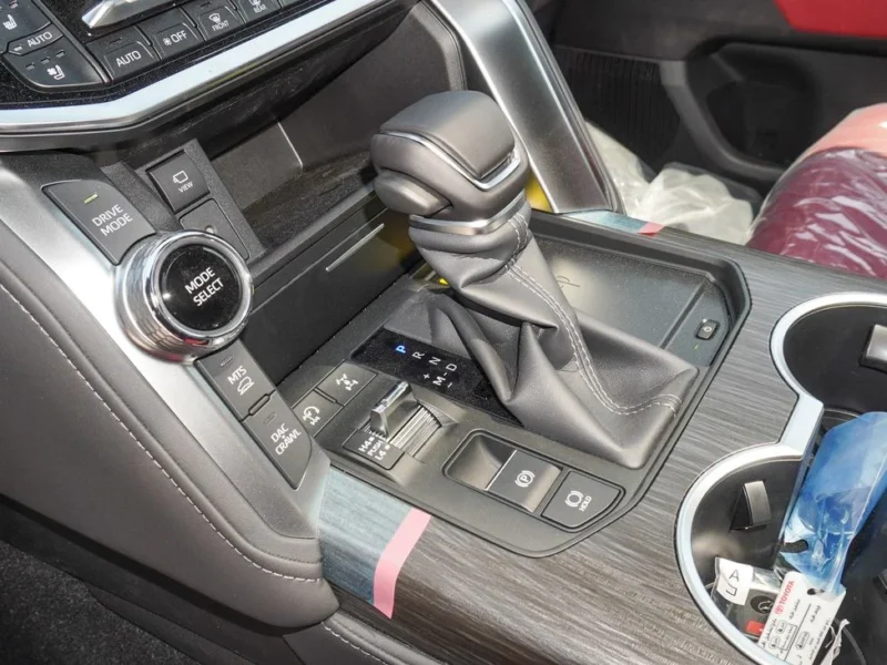 2025 Toyota Land Cruiser VXR 3.5L 6 Cylinder TWIN TURBO White Red SUV GCC Specs