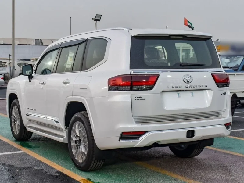 2024 Toyota Land Cruiser VXR 3.5L V6 TWIN TURBO Engine White Red SUV Automatic GCC