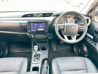 2021 Toyota Hilux SR5 Dual Cab 2.8 4 Cylinders Diesel Automatic 4x4 White Black Pickup