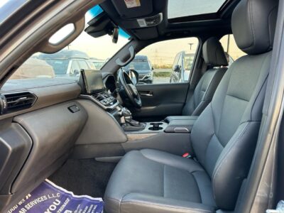 2022 Toyota Land Cruiser 300 Series VX 3.3L Twin-Turbo V6 Engine Grey Black SUV