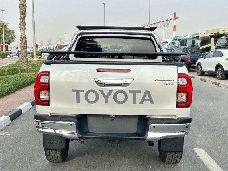 2021 Toyota Hilux SR5 Dual Cab 2.8 4 Cylinders Diesel Automatic 4x4 White Black Pickup